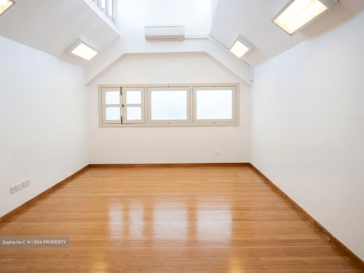 Emerald Garden (D1), Office #604213651